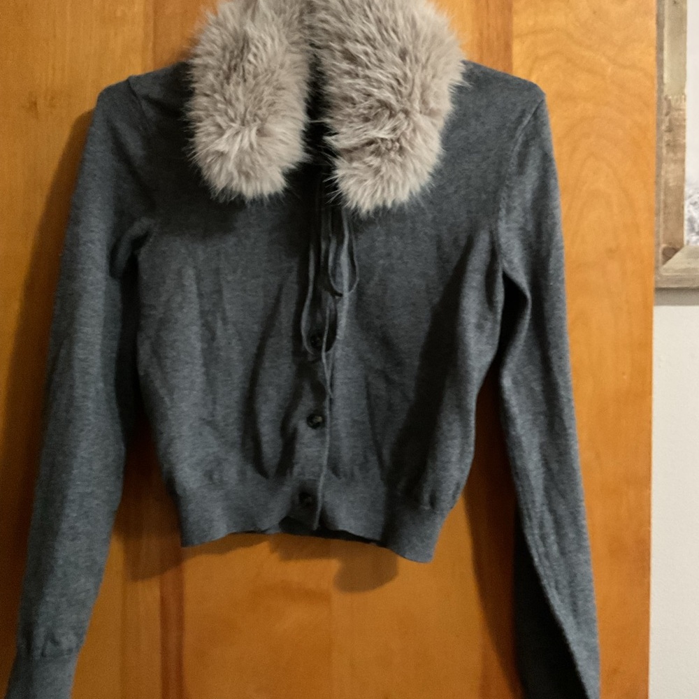 H&M Gray Women’s Button-Up Sweater with Faux Fur Collar